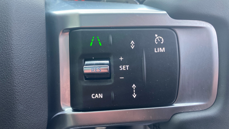 Land Rover Discovery 3.0 D300 Dynamic SE 5dr Auto Diesel Station Wagon